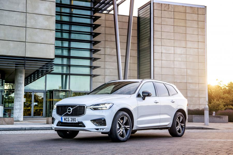  Volvo XC60 B4 R-Design 2019 года  (UK) (фото 21 из 26)
